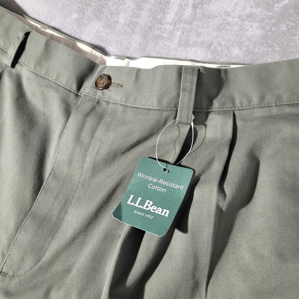 L.L. Bean NWT Men's Green 38x34 Natural Fit Chinos